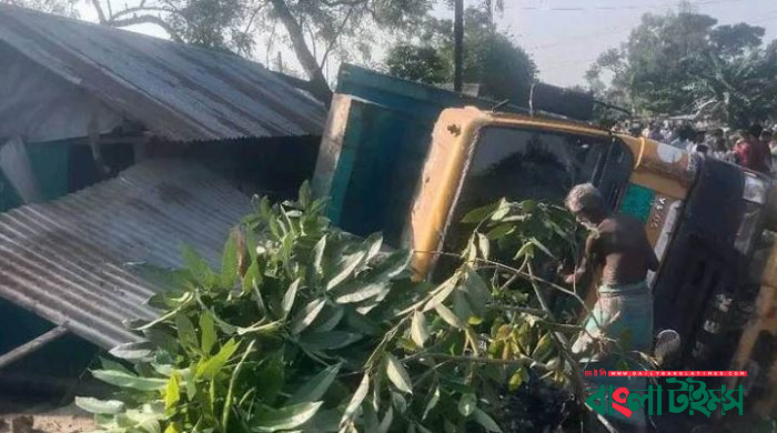 ঘরে ঢুকে গেল কাভার্ডভ্যান, ঘুমন্ত মা-মেয়ে নিহত